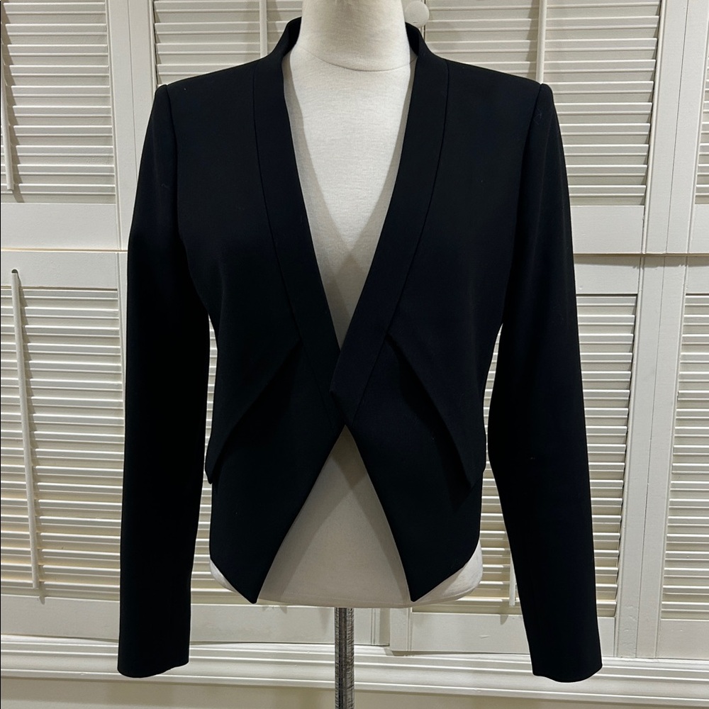 New BCBG Maxazria Elegant Black Women's Blazer in perfect condition - Picture 2 of 11